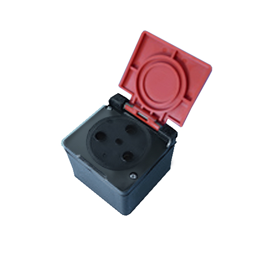 TOMA EXT. C/TAPA 3X32A AX-3002